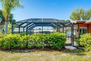 Terrace/patio - Private Yard + Heated Pool: Port Charlotte Oasis (Port Charlotte)
