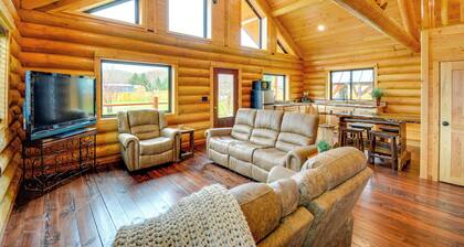 Pavilion w/ Hot Tub! ‘Trybett Cabin 2’ in Forks