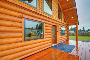 Exterior detail - Pavilion w/ Hot Tub! ‘Trybett Cabin 2’ in Forks (Forks)