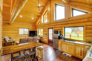 Living area - Pavilion w/ Hot Tub! ‘Trybett Cabin 2’ in Forks (Forks)