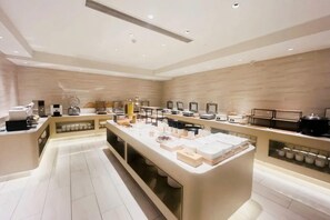 A modern hotel kitchen with a central island, built-in appliances, and a clean, organized layout. - Ji Hotel Wuhan Hankou Xinhua Road (Wuhan)