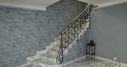 Grande Maison familiale, la Villa Pierrafeu