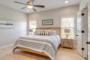 Room - Steps From the Water! Grand Lake Getaway w/ Patio (Monkey Island)