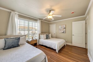 3 bedrooms, desk, iron/ironing board, Internet - 3 Mi to FSU! Pet-Friendly Townhome w/ Pool Access (Tallahassee)