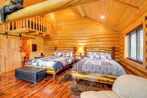 Room - Near Trails & Rivers! 'Trybett Cabin' in Forks (Forks)