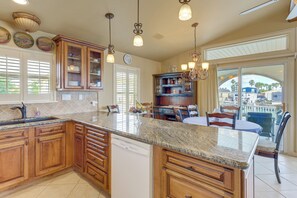 Coffee/tea maker, cookware/dishes/utensils - Wildlife Views & Dock! Long Island Village Escape (Port Isabel)