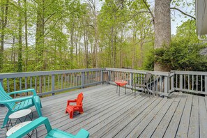 Property grounds - Smyrna Sanctuary Near Parks: Spacious Yard + Deck (Smyrna)