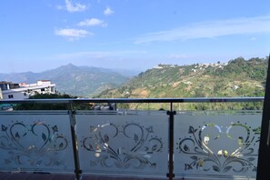 Quarto júnior, vista para o vale | Vista da propriedade