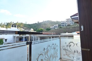 Junior Room, Valley View | Balcony view - KULIR KODAI INN  (Kodaikanal)