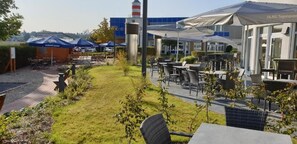 รับประทานอาหารกลางแจ้ง