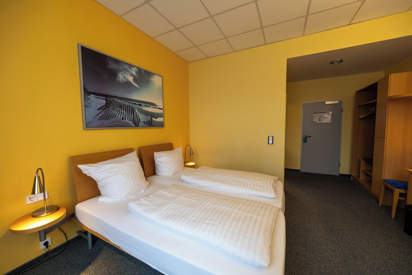 Doppelzimmer | Schreibtisch, kostenloses WLAN, Bettwäsche, Rollstuhlgeeignet