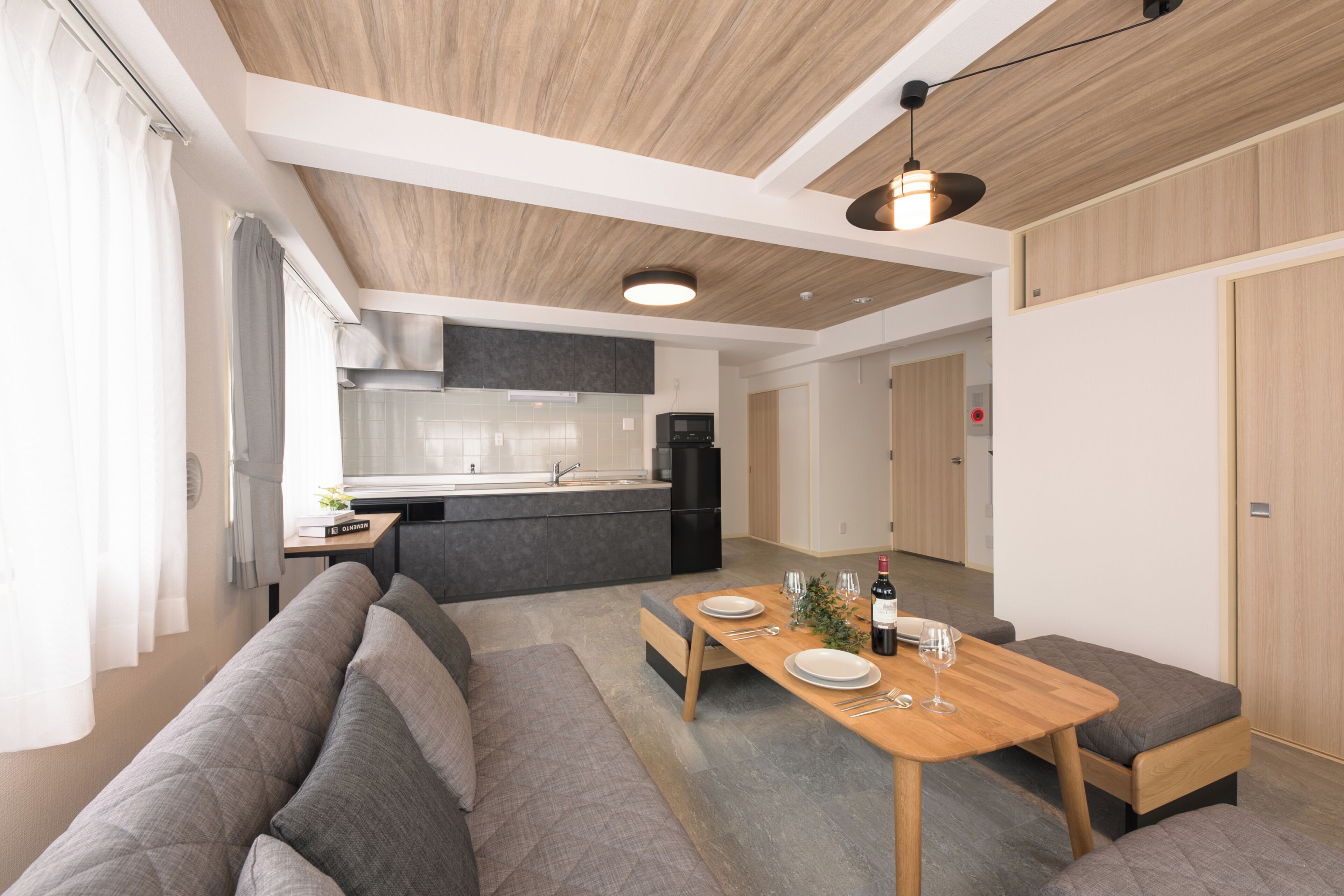 Deluxe Apartment, 2 Bedrooms | In-room dining
