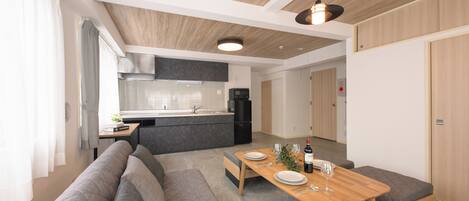 Deluxe Apartment, 2 Bedrooms | In-room dining