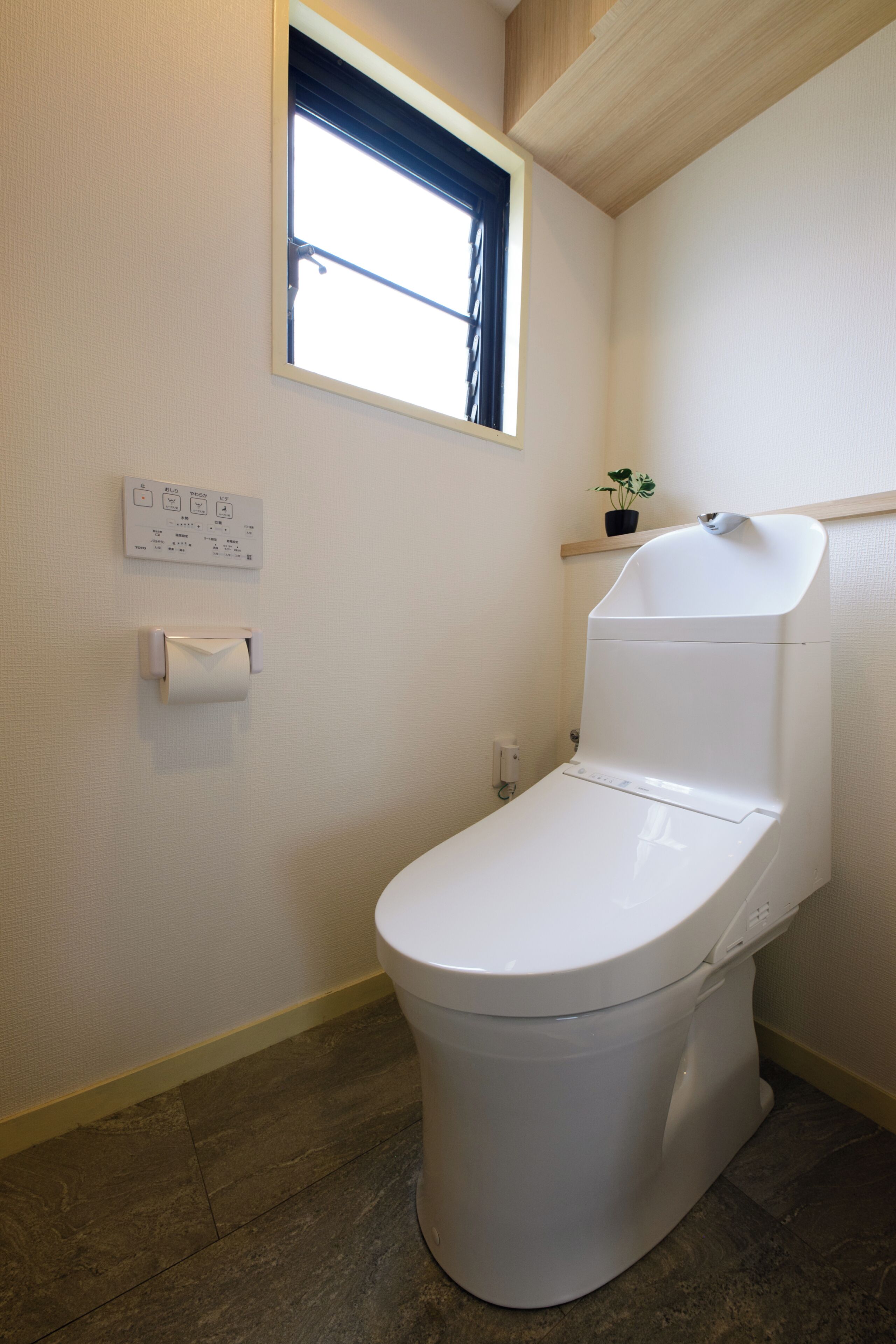 Apartamento Deluxe, 2 habitaciones | Baño | Artículos de higiene personal ecológicos, secador de pelo y zapatillas
