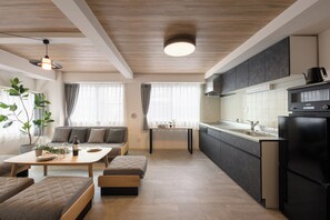 Deluxe Apartment, 2 Bedrooms | In-room dining - Shinjuku 6-chome City Stay (Tokyo)