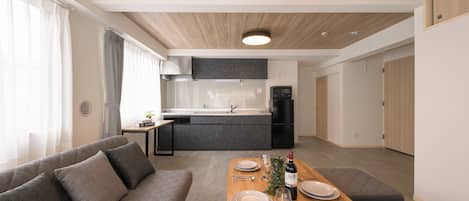 Deluxe Apartment, 2 Bedrooms | In-room dining