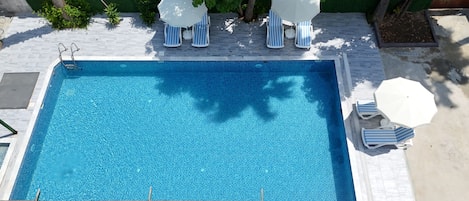 Seasonal outdoor pool