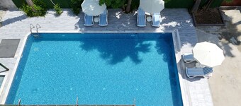 Hillside Apart Hotel & Side