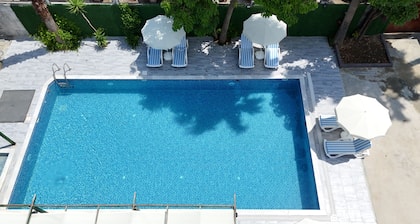 Hillside Apart Hotel & Side