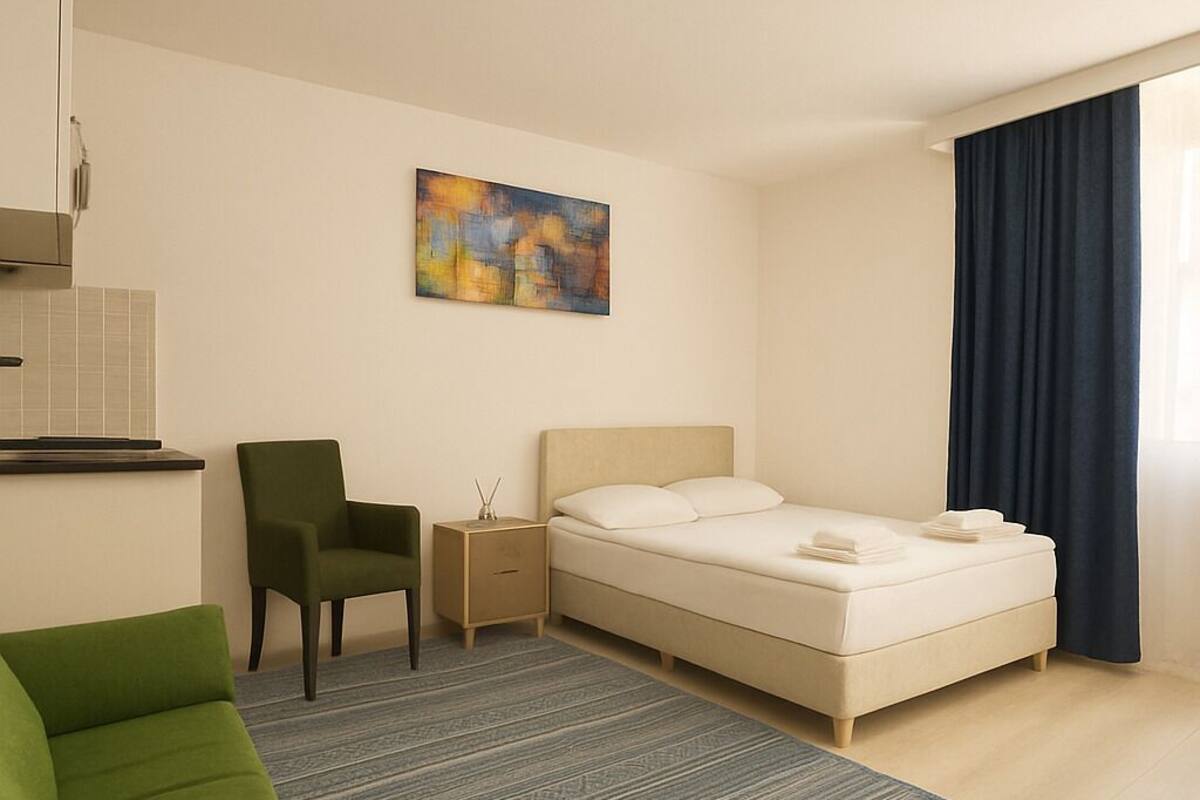 Rom – standard, 1 dobbeltseng, bassengutsikt | Sengetøy av topp kvalitet, minibar og skrivebord