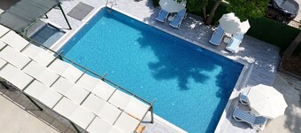 โรงแรม อพาร์ต ฮิลล์ไซด์ & ไซด์  