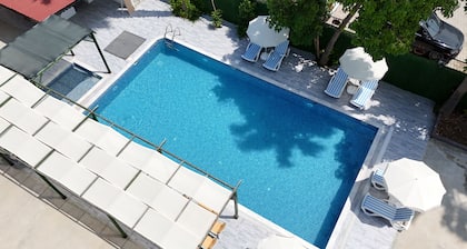 Hillside Apart Hotel & Side