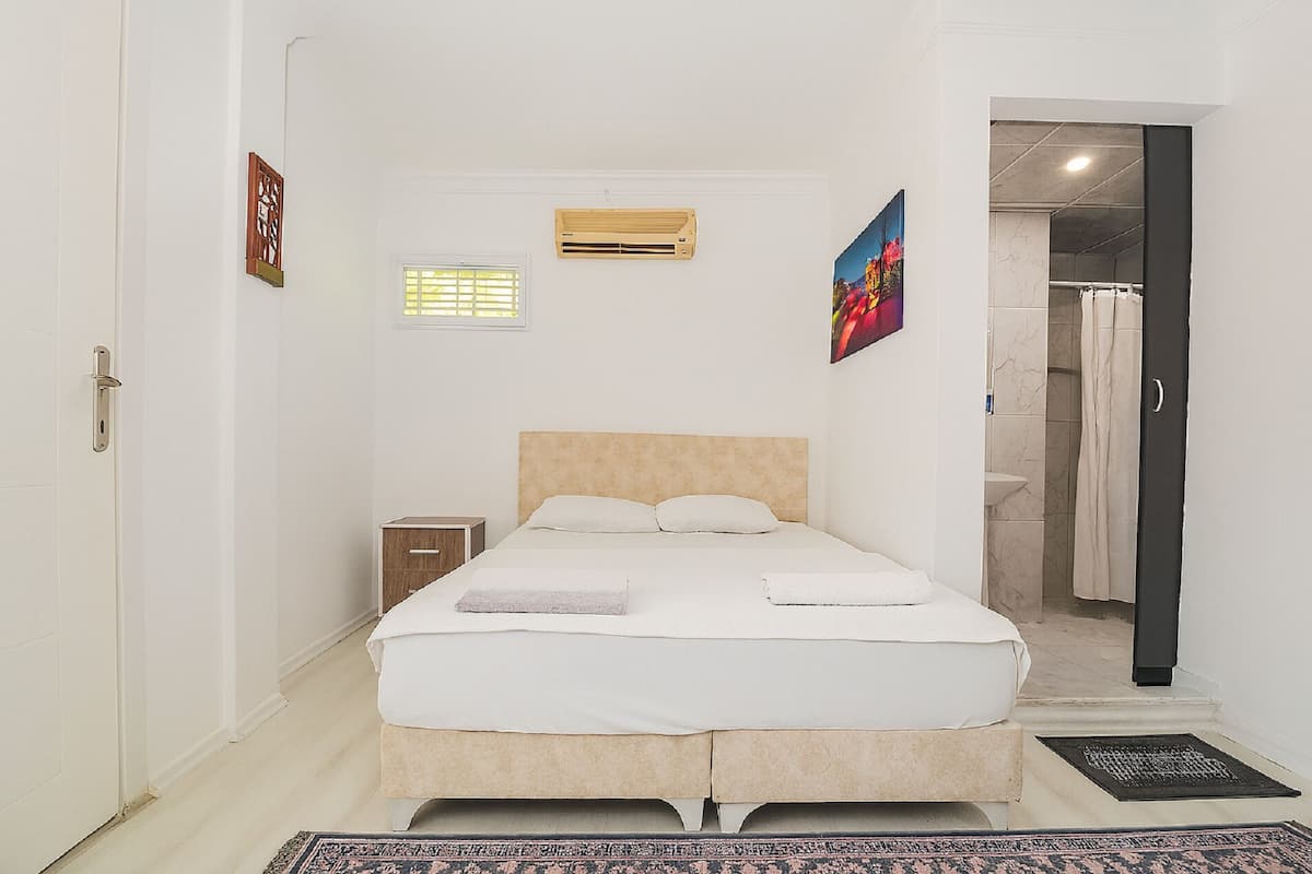 Ropa de cama de alta calidad, minibar y escritorio