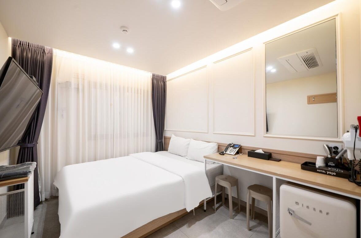Chambre Deluxe | Literie hypoallergénique, surmatelas, rideaux occultants, Wi-Fi gratuit