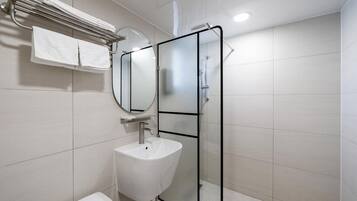 Deluxe Room | Bathroom | Slippers, bidet