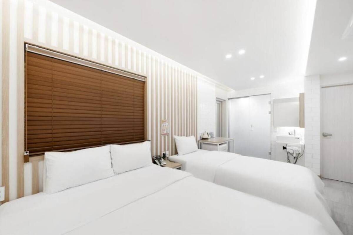 Habitación con 2 camas individuales, vista a la montaña