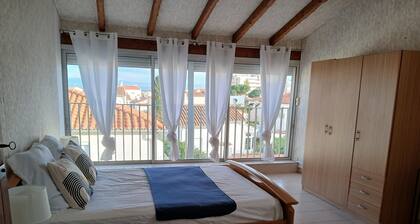 Large seaside family home! Close to shops and summer activities