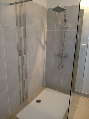 Douche, papier toilette