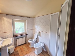 Classic House, 1 Bedroom | Bathroom | Shower - Apartment in Umbria Near Montefalco Winery (Giano dell'Umbria)