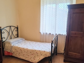 Deluxe House, 2 Bedrooms | 3 bedrooms, bed sheets - Apartment in Umbria Near Montefalco Winery (Giano dell'Umbria)