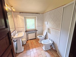 Classic House, 1 Bedroom | Bathroom - Apartment in Umbria Near Montefalco Winery (Giano dell'Umbria)