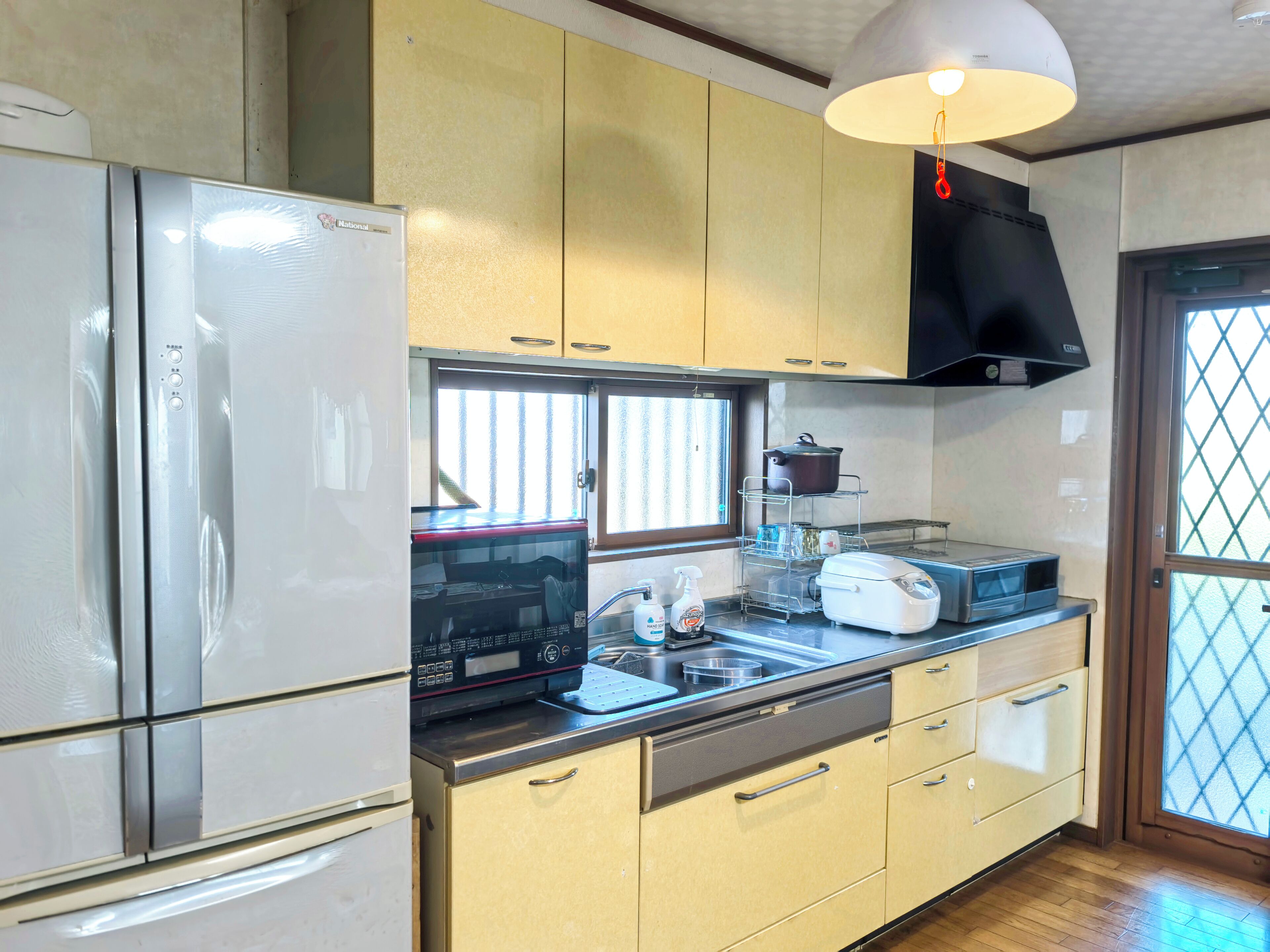Deluxe House, Balcony, Garden View | Private kitchen | Full-sized fridge, oven, stovetop, rice cooker