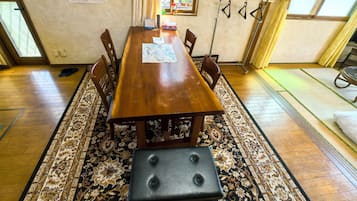 Deluxe House, Balcony, Garden View | In-room dining