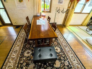 Maison Deluxe, balcon, vue jardin | Restauration dans la chambre