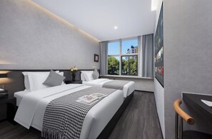 Laptop workspace, free WiFi - GuangZhou BananaFUN Hotel  (Guangzhou)