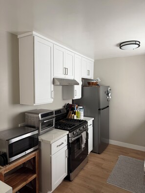 Private kitchen - Perfect 2-bedroom apartment in charming residential area in mid city Los Angeles (Los Angeles)