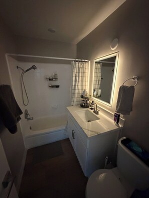 Hair dryer, towels - Perfect 2-bedroom apartment in charming residential area in mid city Los Angeles (Los Angeles)