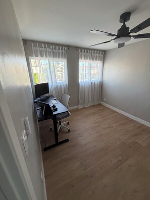 Interior - Perfect 2-bedroom apartment in charming residential area in mid city Los Angeles (Los Angeles)