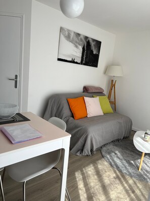 Living area - Le Hameau du Peu - Happy Cottage with Shared Pool (Châteauvieux)