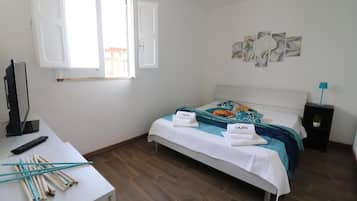 2 Schlafzimmer, Bügeleisen/Bügelbrett, Bettwäsche
