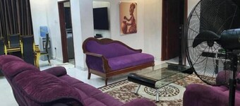 Charming Executive Suite with Garden Views at AJALA Lodge, Badagry