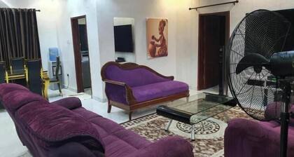 Charming Executive Suite with Garden Views at AJALA Lodge, Badagry