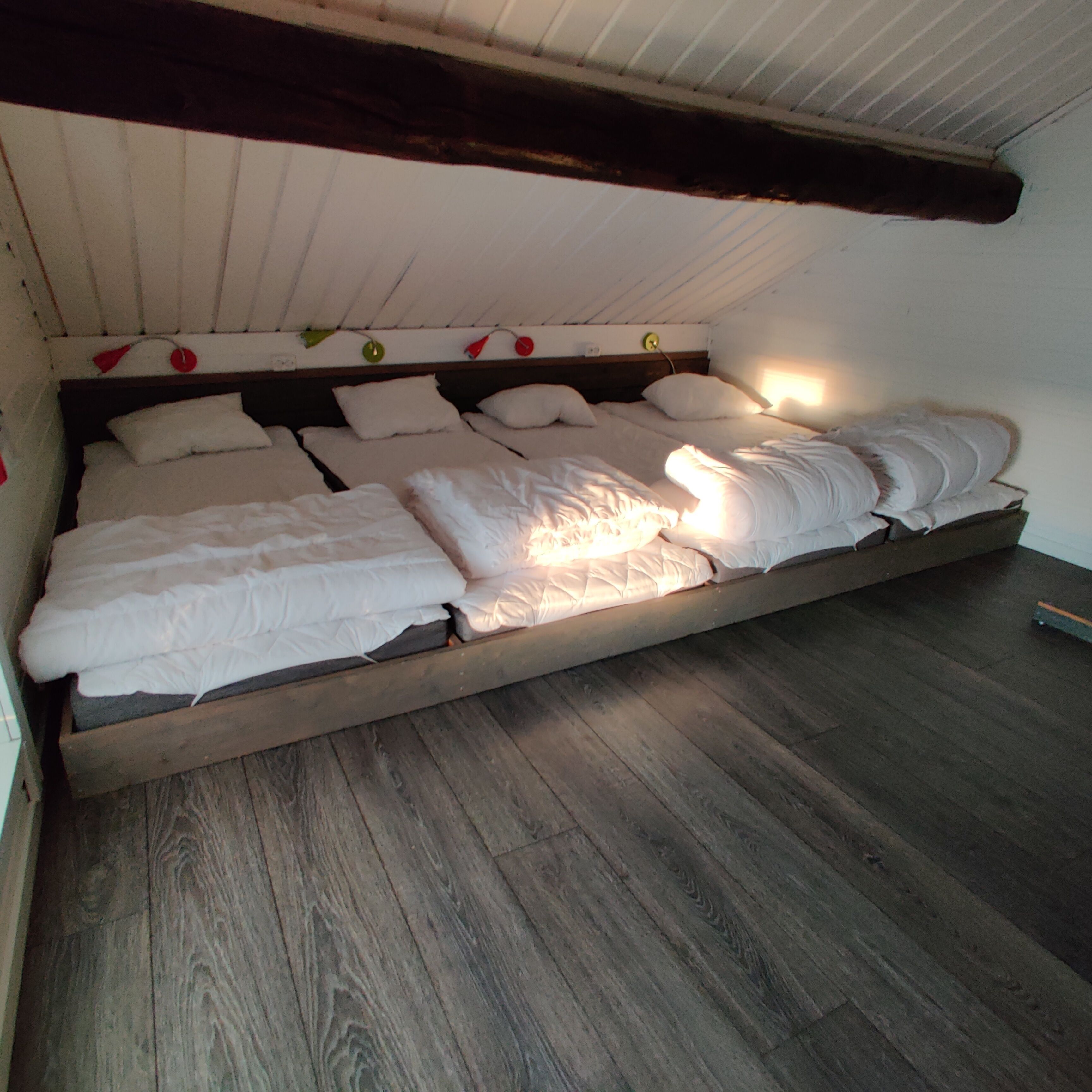 Cabane, plusieurs lits