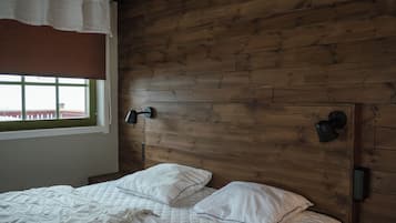 Apartment, Mountain View | Blackout drapes, free WiFi