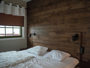 Apartment, Mountain View | Blackout drapes, free WiFi