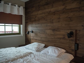 Apartment, Mountain View | Blackout drapes, free WiFi
